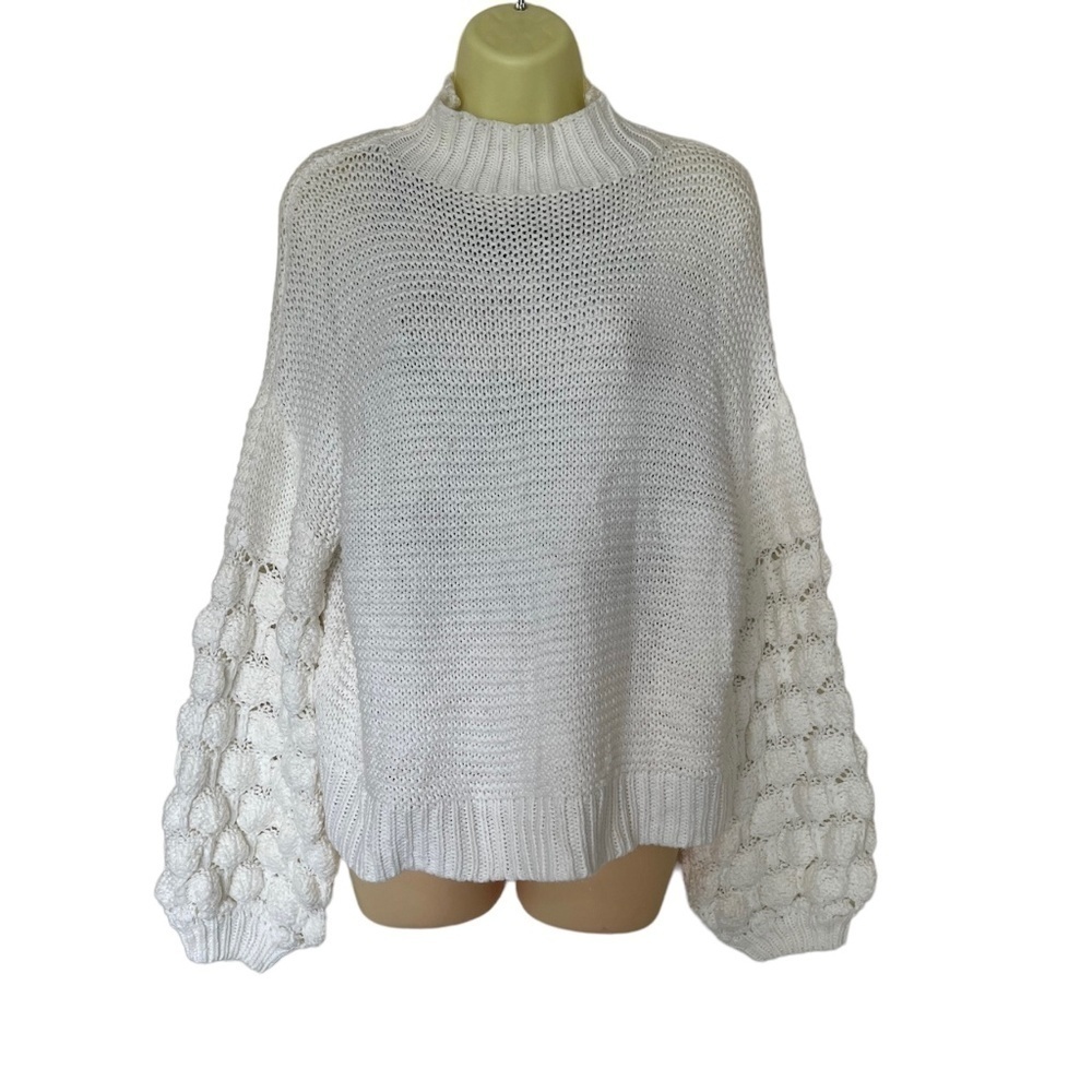 Seven Sisters White Cropped Mock Neck Bubble Sleeve Knit Sweater. Size Medium